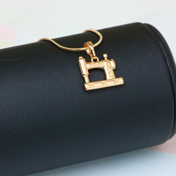 "Vintage Sewing Machine Rose Gold Pendant for Craft Lovers, XPPT1384 - Picture 7 of 13